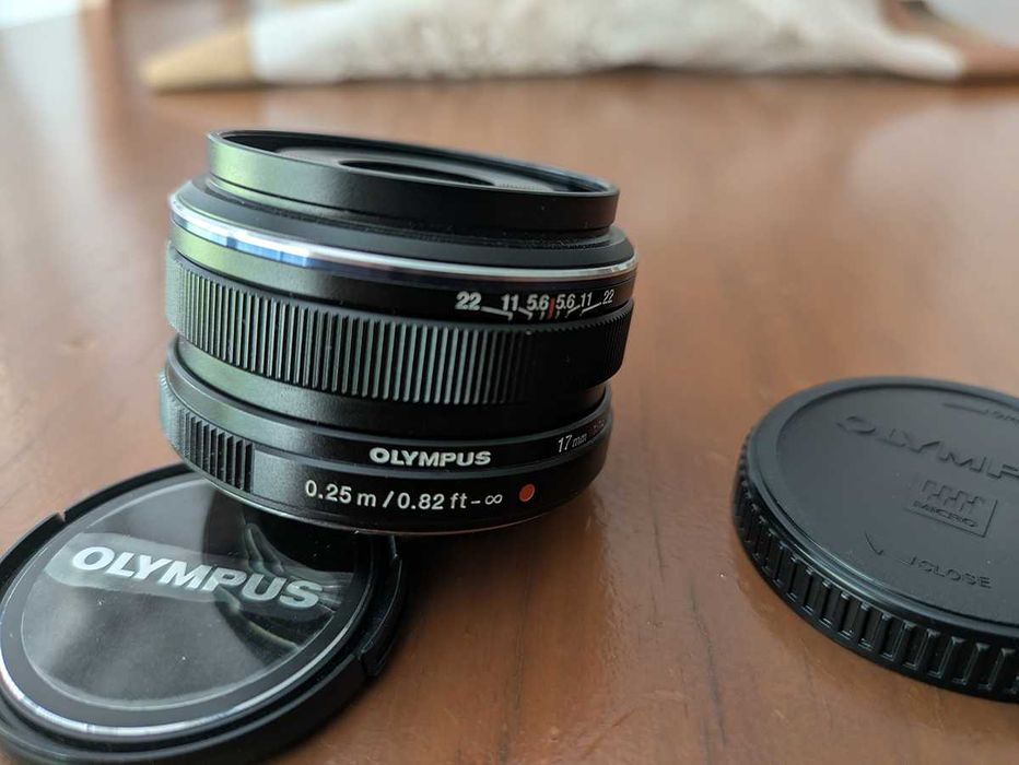 Olympus M. Zuiko Digital 17mm f/1.8 "c/nova"