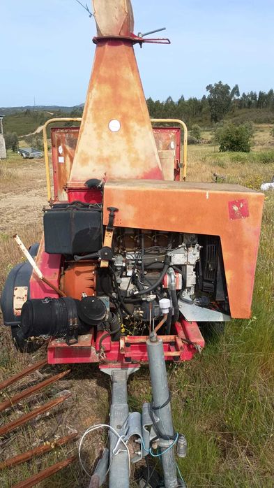 Destroçador de martelos automotriz rebocável