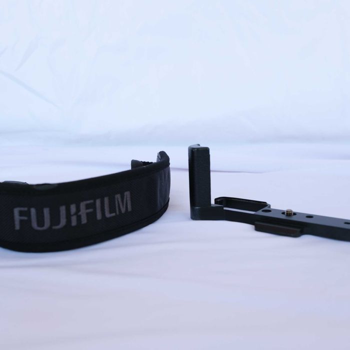 Fujifilm X-Pro3 + Punho/Grip + Bateria Extra (Na Caixa Original)