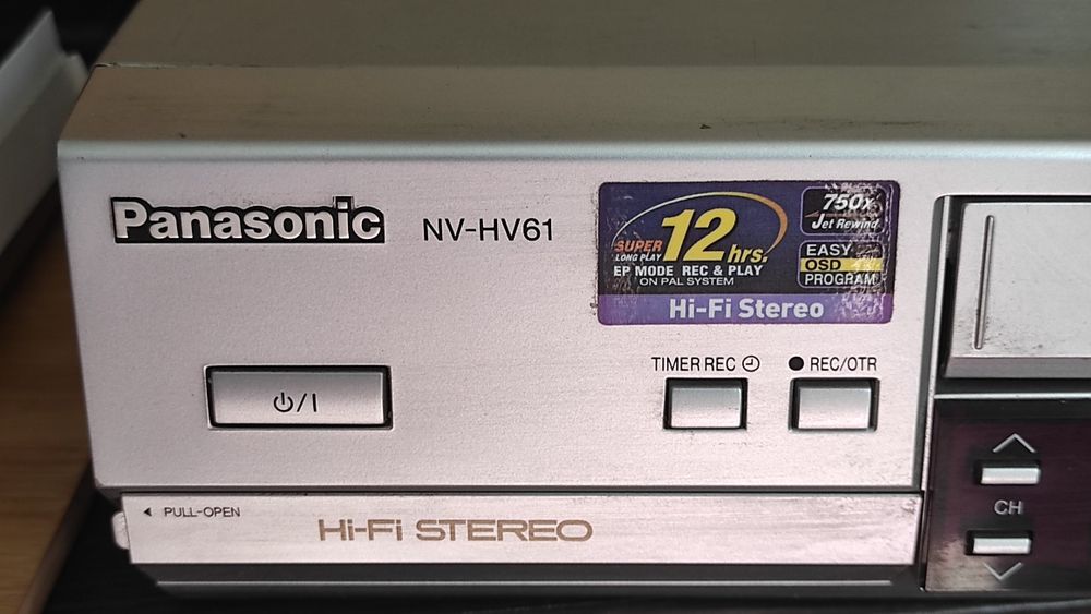 Видеомагнитофон кассетный Panasonic  NV-HV61ee