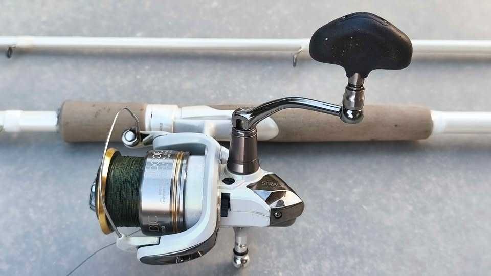 Cana spinning Shimano Stradic S1010MH com carreto Shimano Stradic