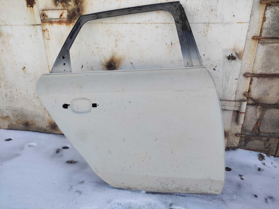 Задняя правая дверь Audi A4 B8 Универсал