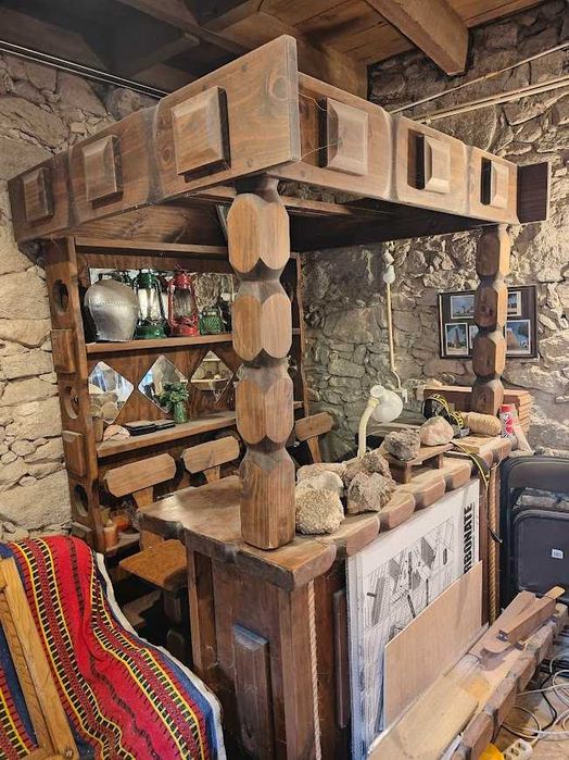 Bar em madeira (inclui 4 bancos altos)