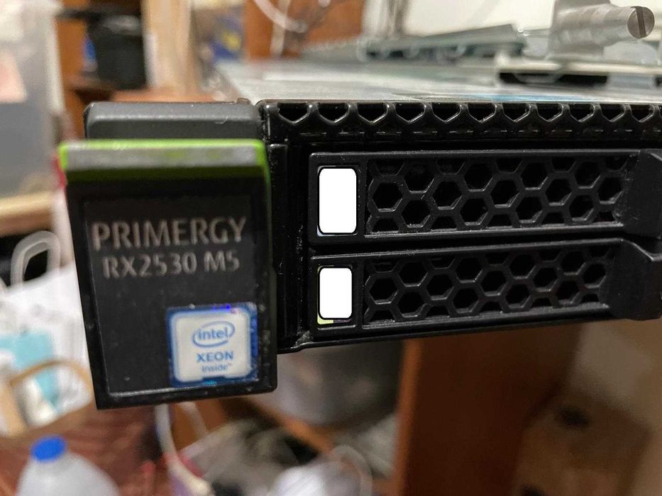 Servidor 1U Fujitsu Primergy RX2530M5, 32Gb, 2x900Gb, 1x XEON Silver