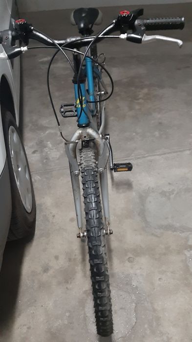 Bicicleta resistente, bonita e em bom estado