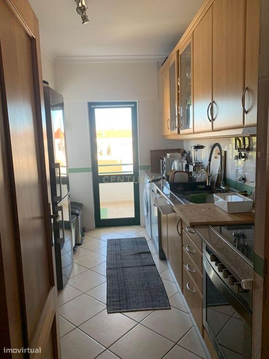 Apartamento T2 para Arrendamento em Quarteira | 1.450 €/mês | A 5 Minu