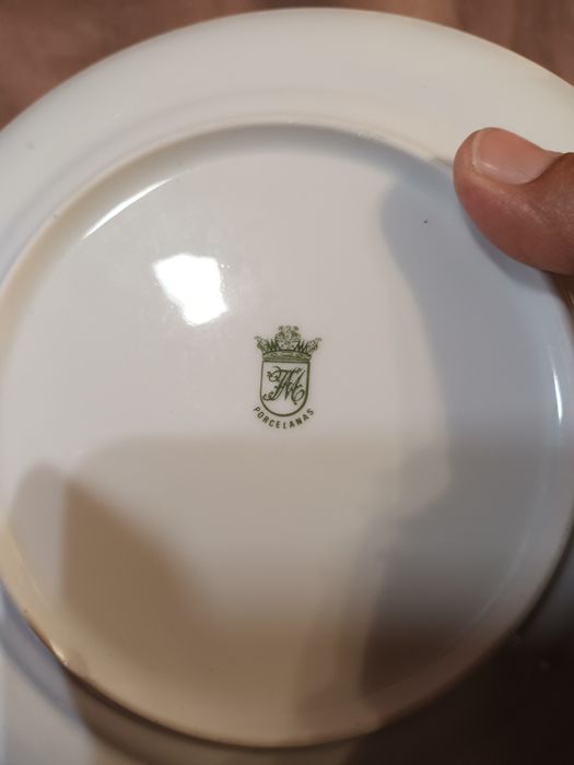 Pratos infantis em porcelana