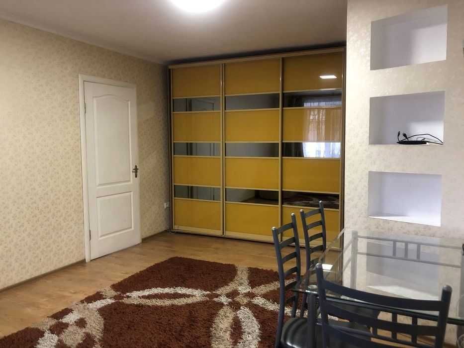 Оренда двокімнатної квартири , Січеславска набережна,8