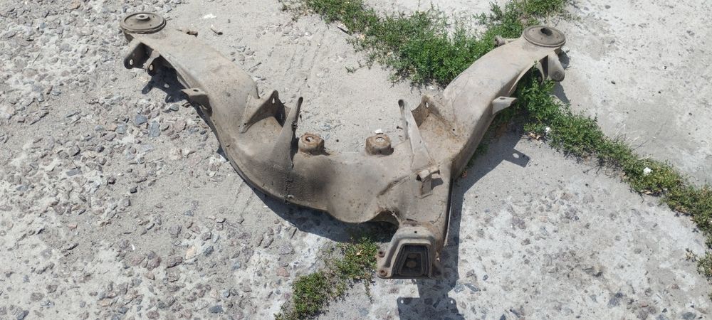 Задня балка Мерседес w126