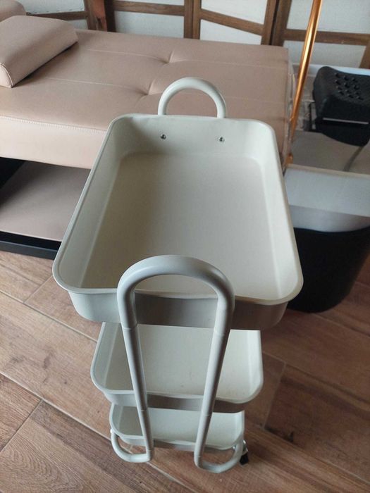 Carrinho com 3 prateleiras