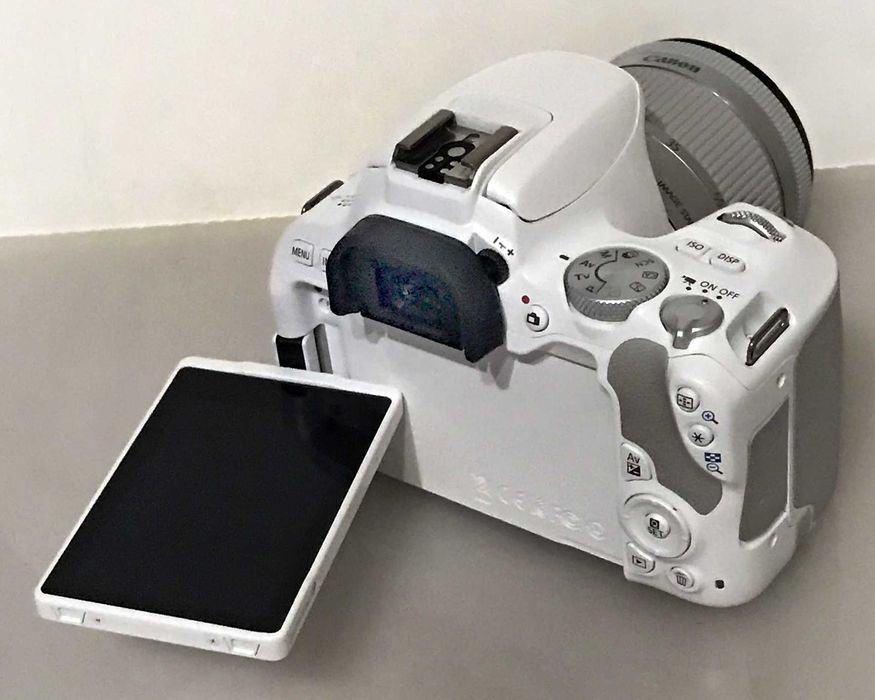 Canon EOS 200D Kit 18-55 IS STM White, Wi-Fi, Bluetooth, NFC, GPS