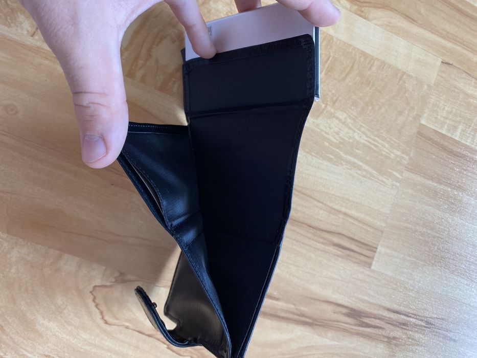 Portfel - Etui na karty RFID KEMER Czarny