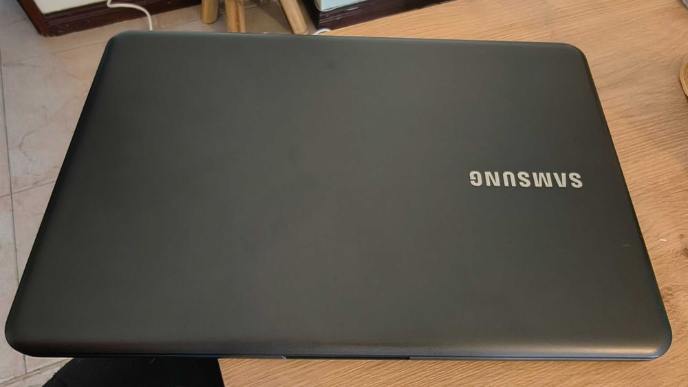 Portátil Samsung 15.6" SSD + HD externo | Ideal para uso básico