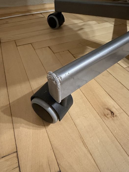 Крісло IKEA SKRUVSTA Gillhov