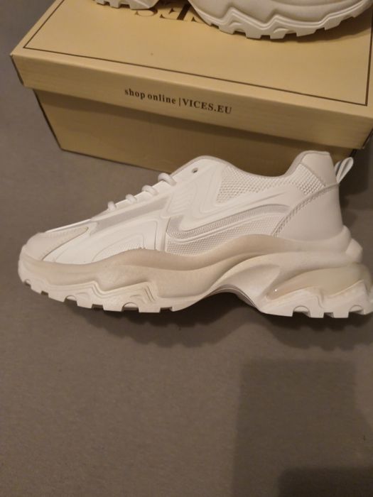 Białe sneakersy rozm 38