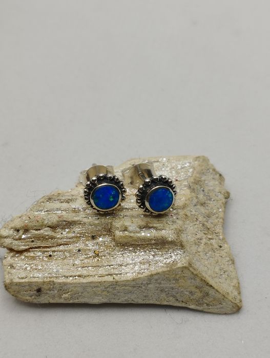 Srebrne kolczyki z kamieniem opalizującym, próba 925