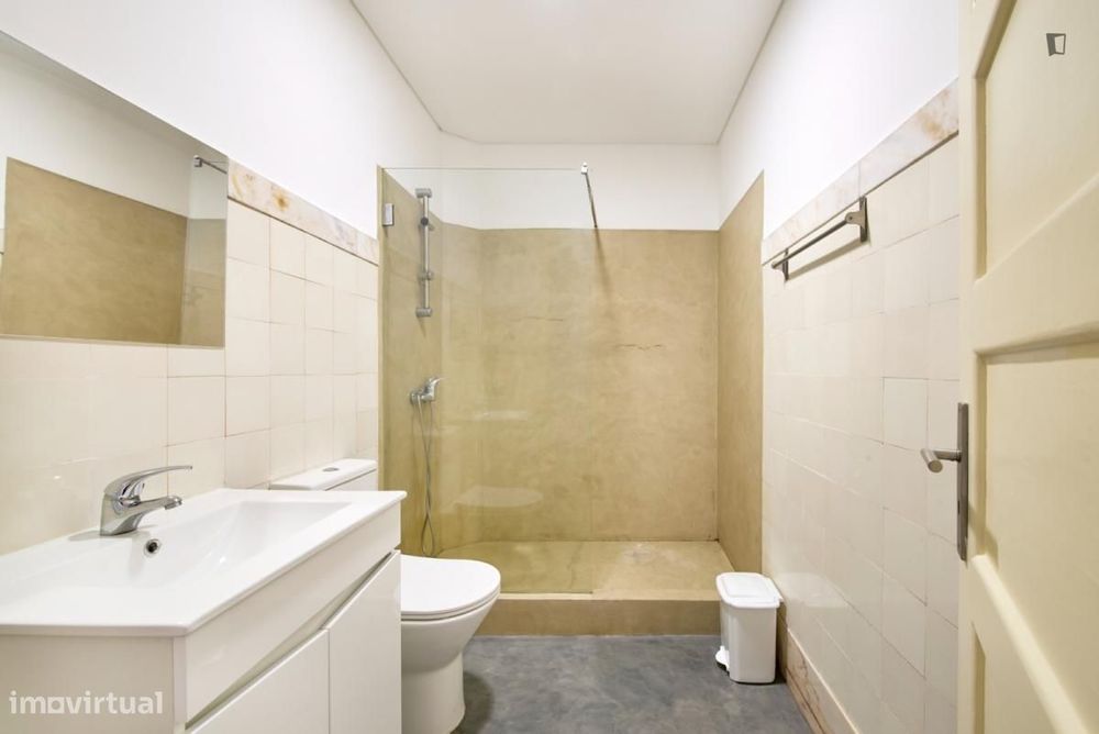 Quarto - localizado em Alameda Lisbon