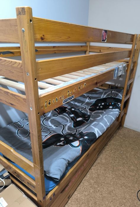 Łóżko piętrowe drewniane