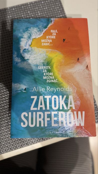 książka młodzieżowa Zatoka Surferów z empik