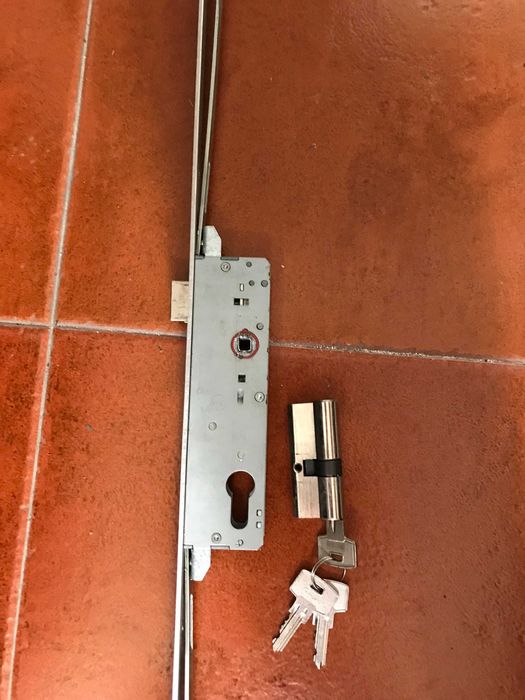 Fechadura com 3 pontos de fecho para alumínio