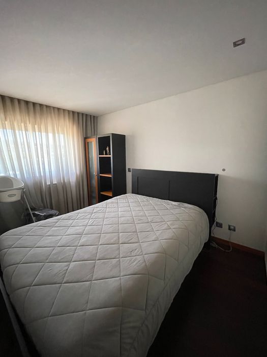 Cama IKEA com cabeceira + estrado + colchão