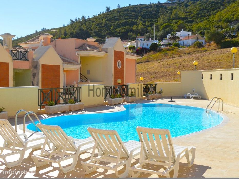 T2 . Condomínio Com Piscina. Vista Mar. Varanda