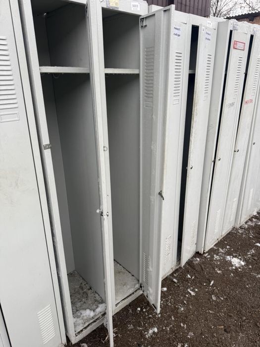 Металеві шафи для переодягання