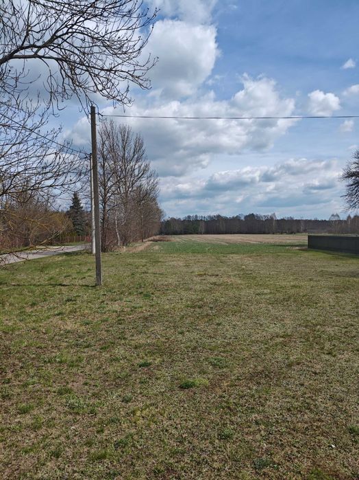 Działki budowlane w otoczeniu lasów – 70 minut od  Centrum Warszawy, bez uciążliwego sąsiedztwa zakładów produkcyjnych czy gospodarstw rolnych