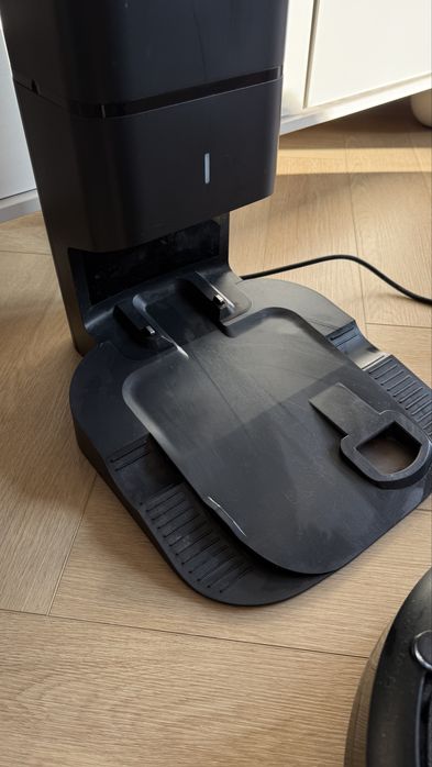 Robot sprzątający IROBOT Roomba i3+ wraz ze stacją