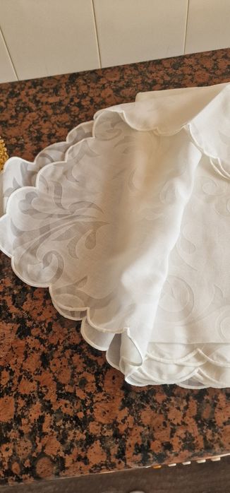 White Tablecloth64586345016323122