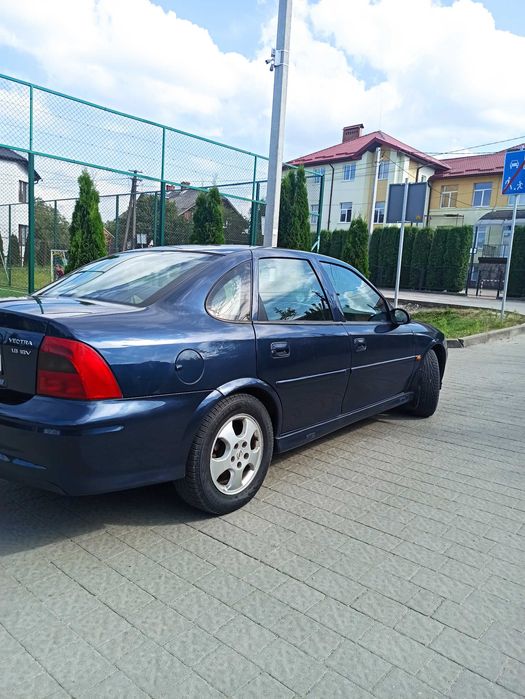 Opel Vectra 1.8 бензин 2000р.