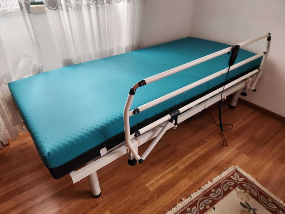 Cama hospitalar, articulada electricamente