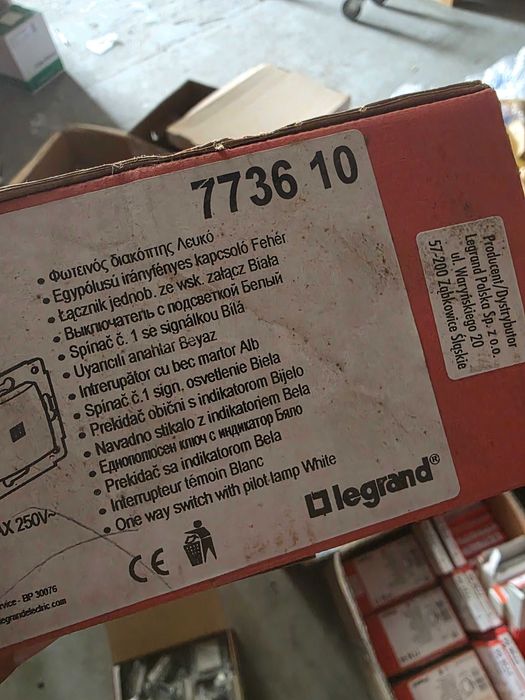 LEGRAND 773610 Łącznik jednobiegunowy 10AX z podświetleniem