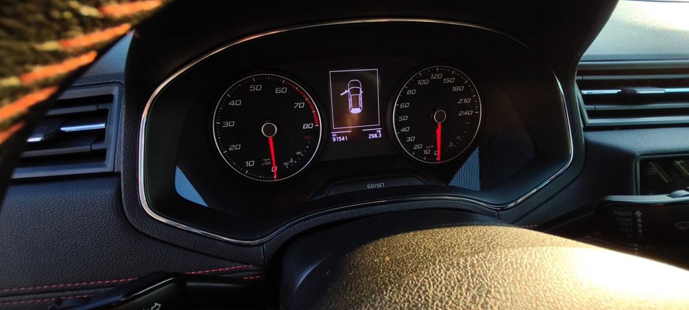 SEAT Arona FR carro citadino