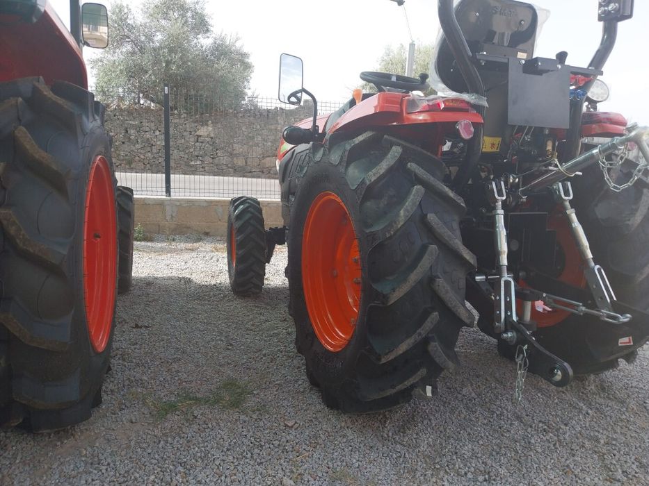 Trator Hinomoto C/Frontal Equiv.35CV