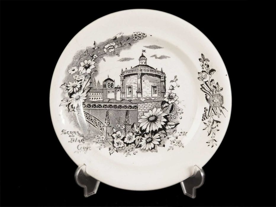 Prato antigo em faiança