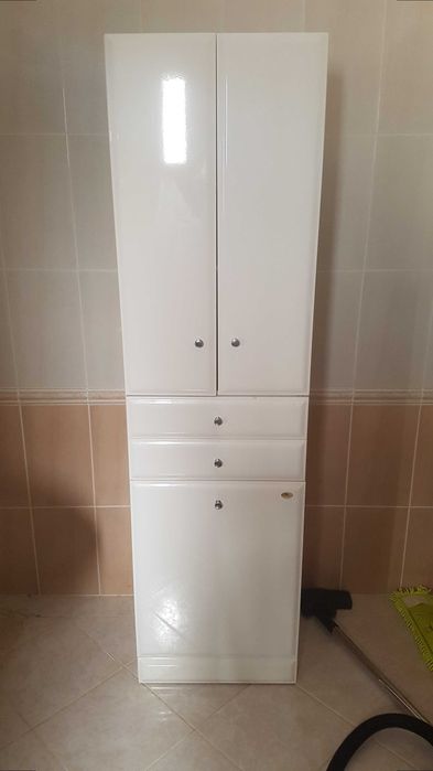 Armário de casa de banho