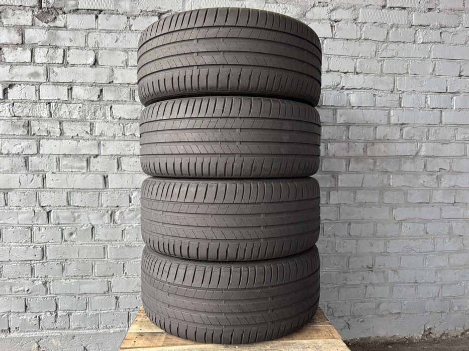 Літні шини Bridgestone 225/40 R18