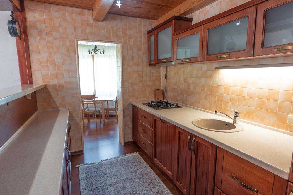 Продається будинок у серці Карпат зі СПА та критим басейном