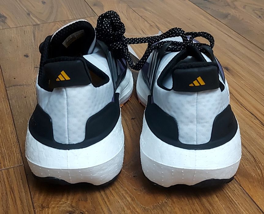 Buty Adidas model Ultraboost Light Cold.RDY rozmiar 40