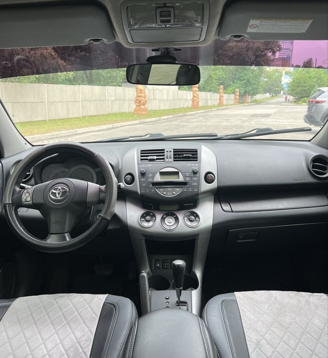 Продам Toyota RAV4 2007г автомат  2,0 газ/бензин