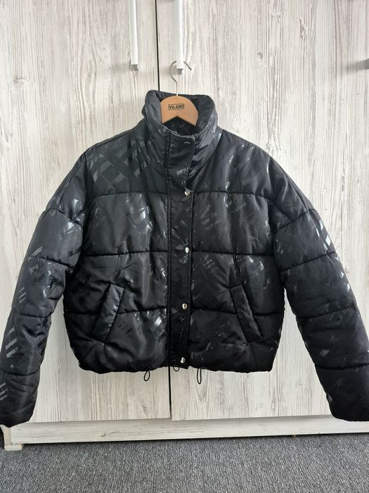 Продам куртку 36