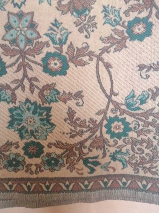 Покрывало двухцветное.