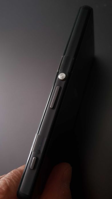 Xperia Z3 comp.+ 3 etui Muvit sprawny ale...