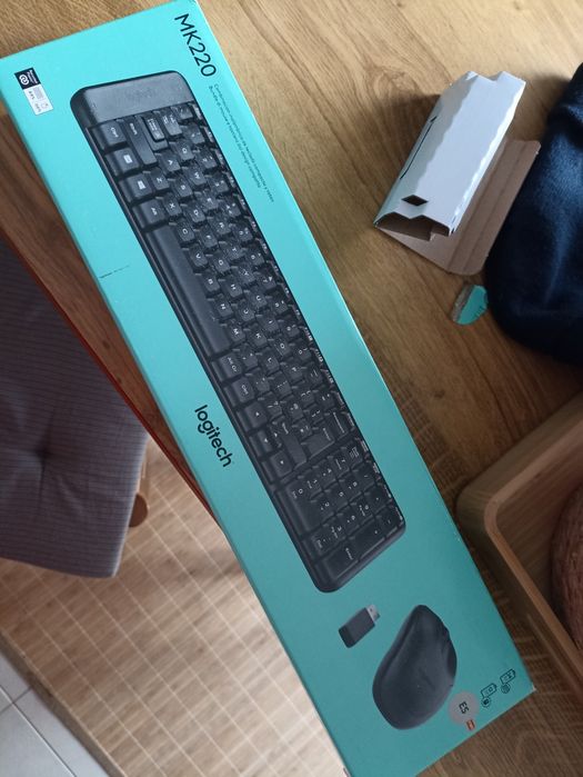 Logitech MK220 Combo Teclado + Rato Wireless