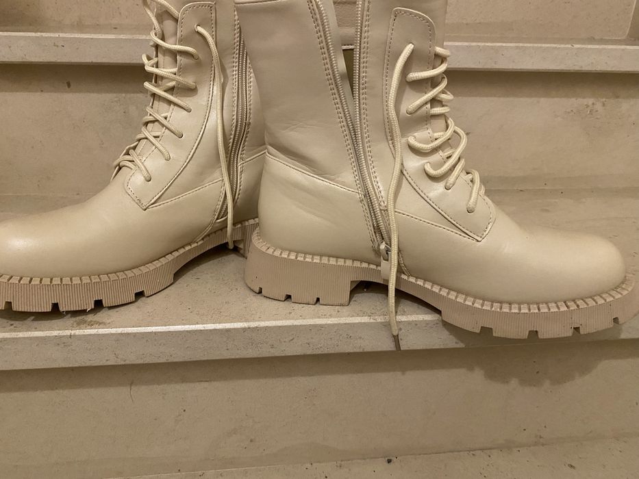 Botas brancas cano baixo