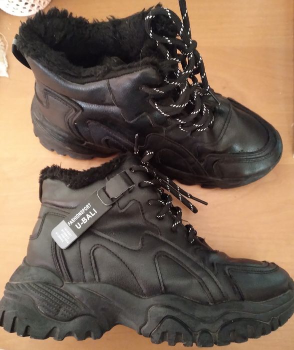 Зимние ботинки. 38 размер