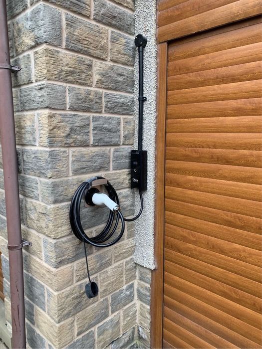 Instalacja stacji ładowania samochodów elektrycznych EV, Wallbox, ABB, Schneider, Tesla.