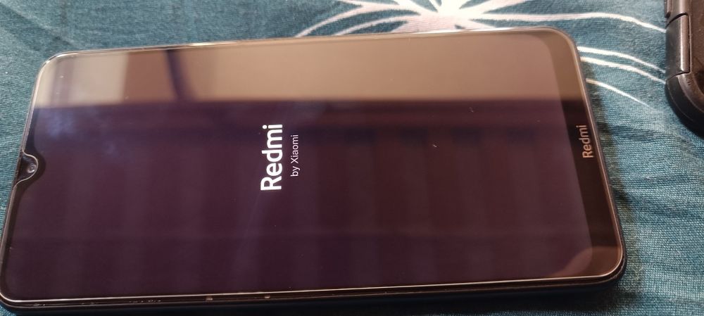 Телефон  xiaomi Redmi 8