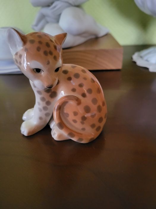 Figurka młodego ocelota